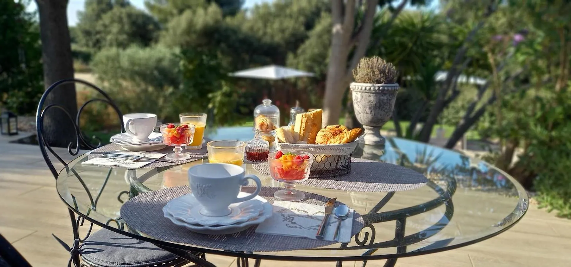 Au Temps Pour Vous Otel Le Castellet  Konukevi Le Castellet (Var)