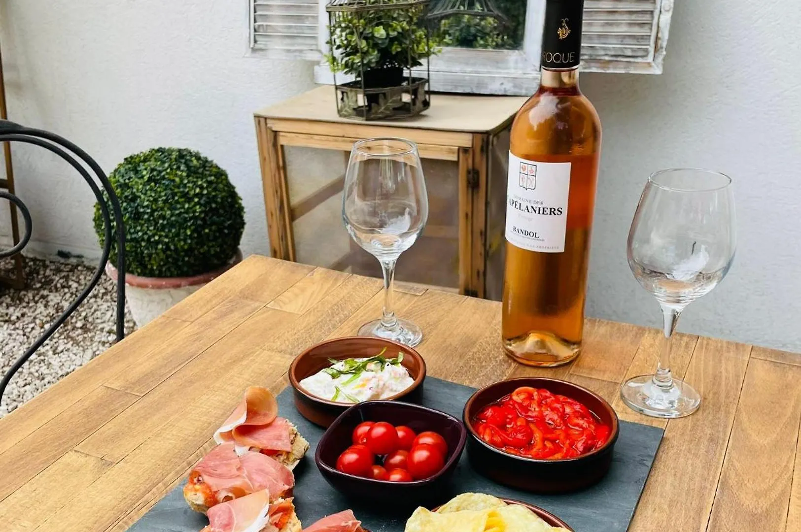 Au Temps Pour Vous Otel Le Castellet  Le Castellet (Var)